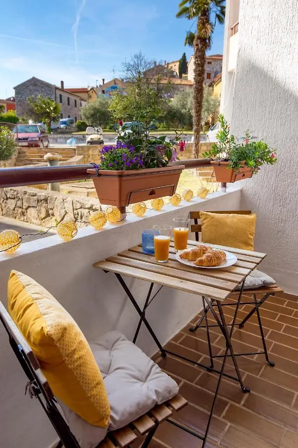 Apartment Papalina contacts